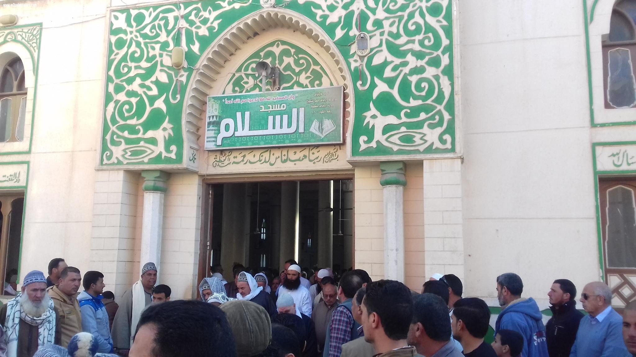 الآلاف يشيعون جثمان شيخ الصيادين بالبرلس بحضور رئيس رابطة الصحفيين بكفر الشيخ